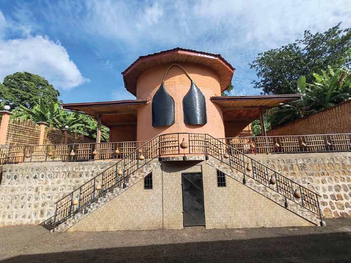 Les Saveurs du Palais — bâtiment patrimonial du restaurant à Bapa
